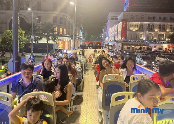 Vòng quanh thành phố bằng xe bus 2 tầng Đà Lạt