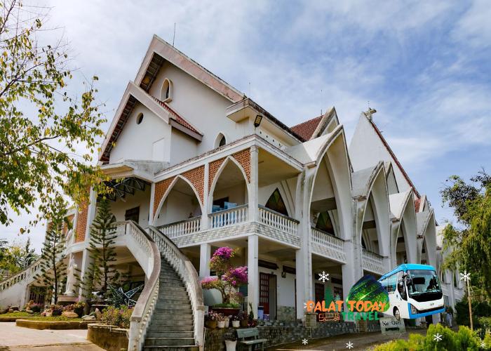 Khám phá 10 nhà thờ Đà Lạt thu hút khách du lịch tham quan