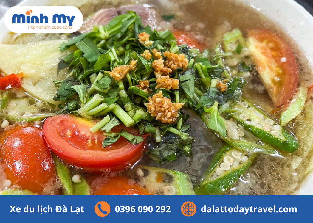Canh chua cá riêu hồng tại Tiệm cơm Hoàng Đức