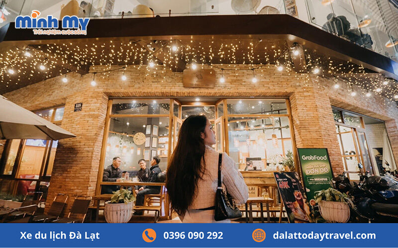 Góc checkin Tiệm cafe tỏi đen Đà Lạt